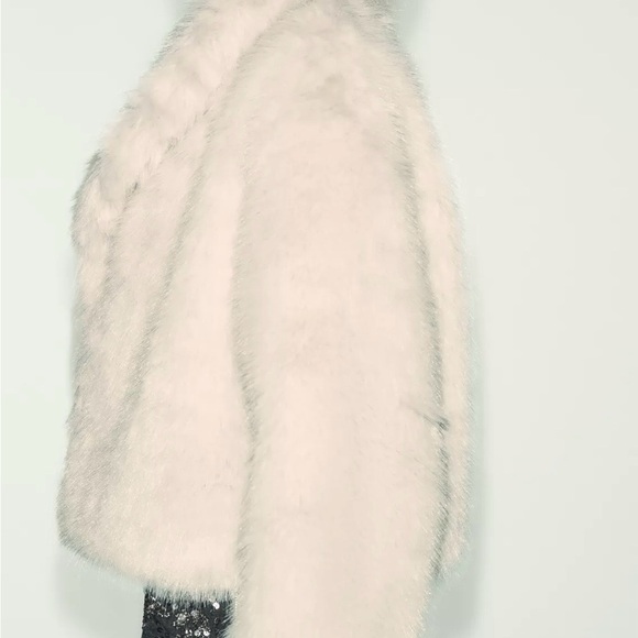 ZARA NWT Short Faux Fur Lapel Collar Coat! - Picture 5 of 9